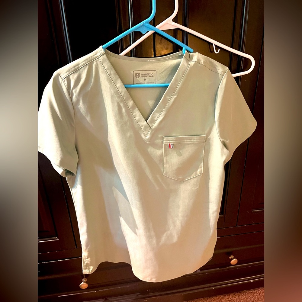 Medico scrub set sage green women’s size medium
